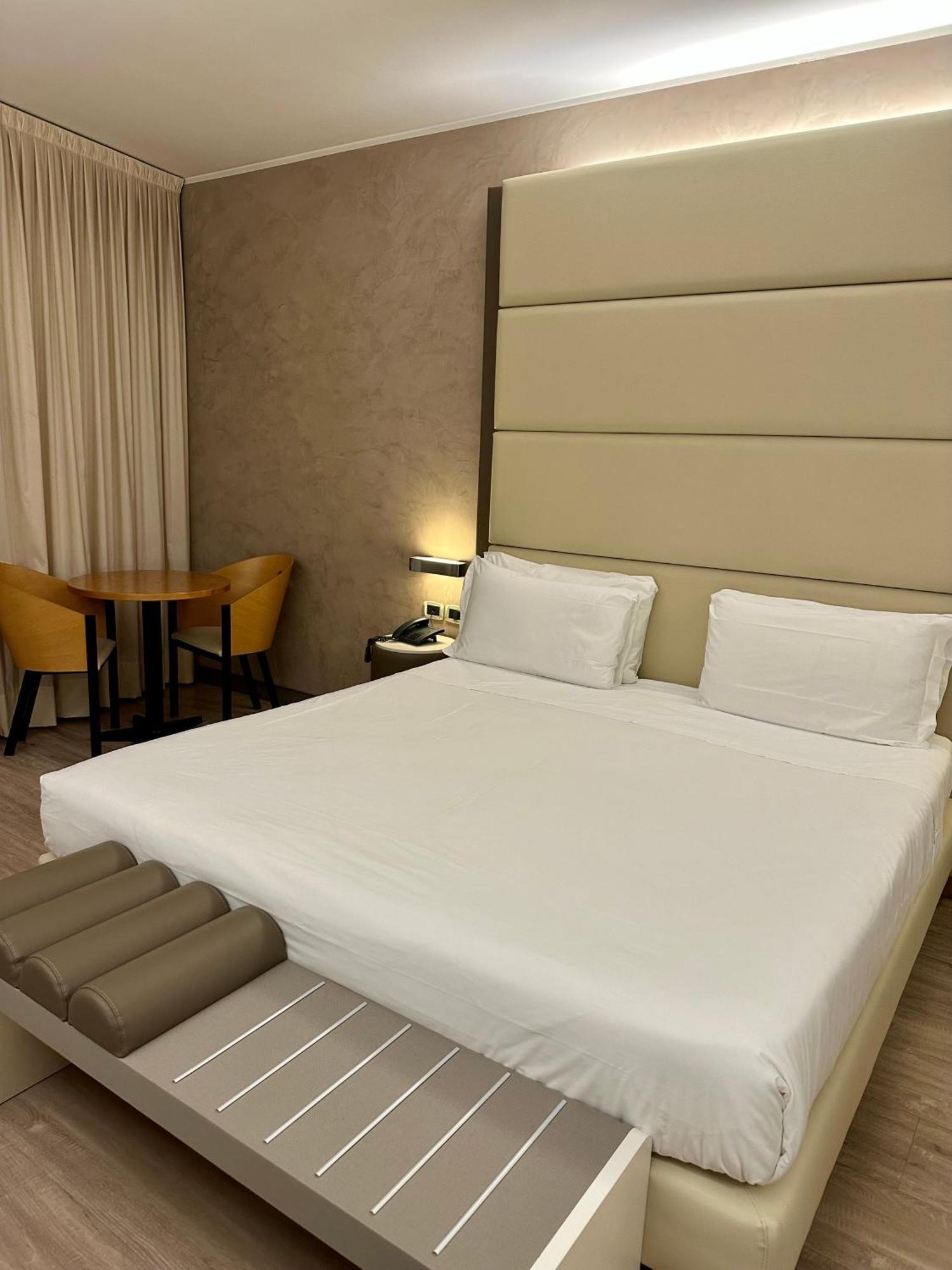 พาร์ค โฮเทล ไอ ปินี Hotel เมสเตร ภายนอก รูปภาพ