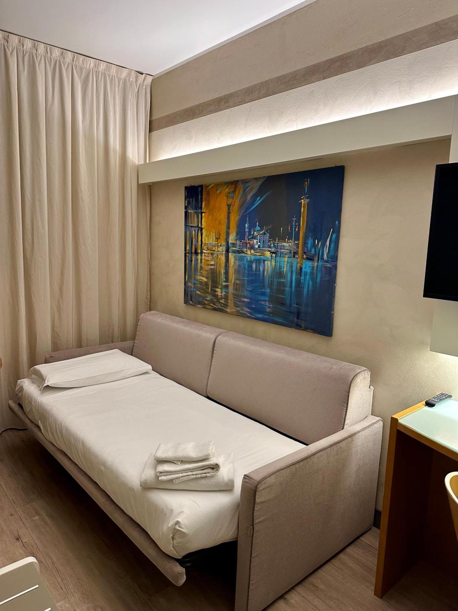 พาร์ค โฮเทล ไอ ปินี Hotel เมสเตร ภายนอก รูปภาพ
