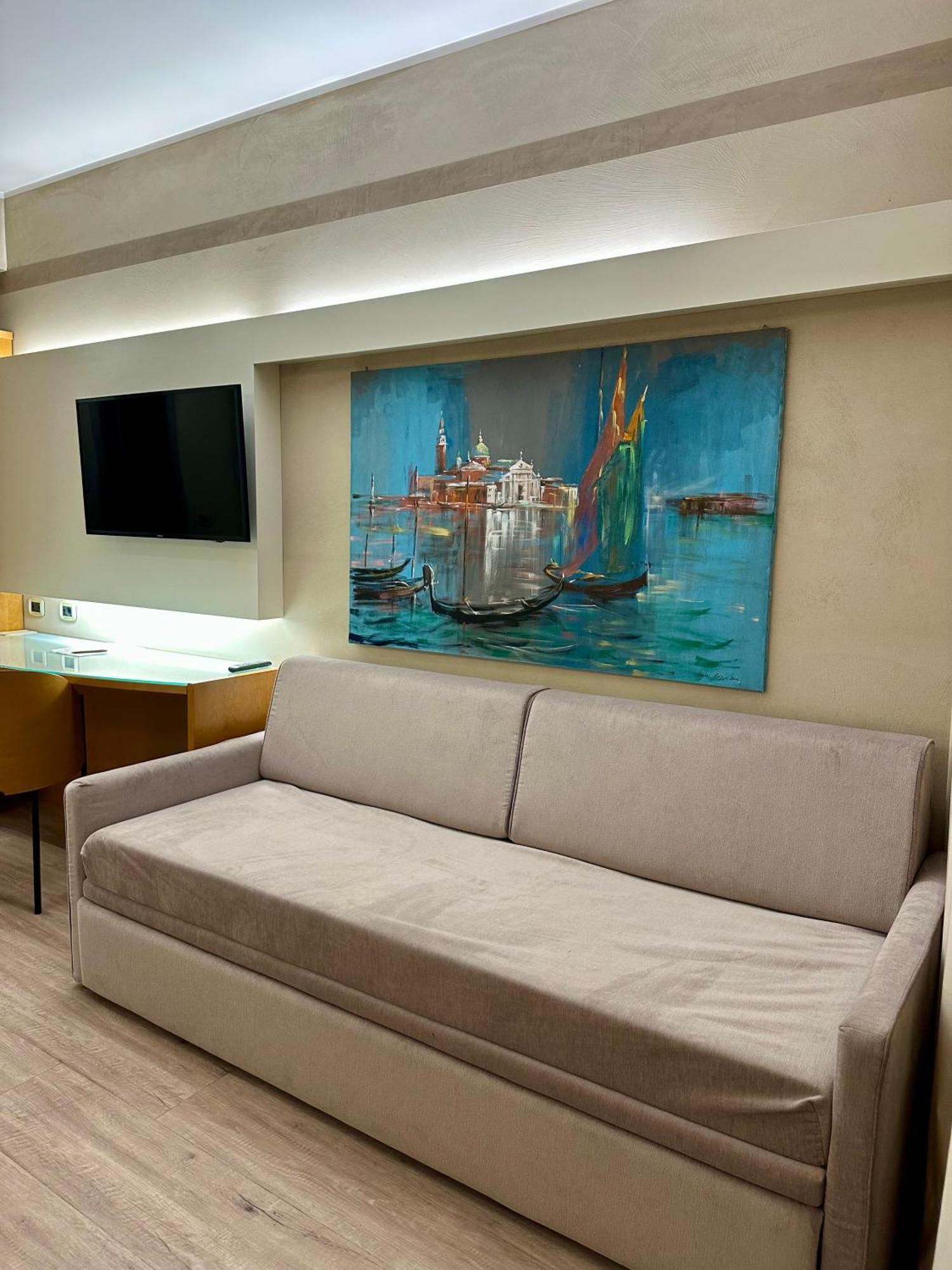 พาร์ค โฮเทล ไอ ปินี Hotel เมสเตร ภายนอก รูปภาพ